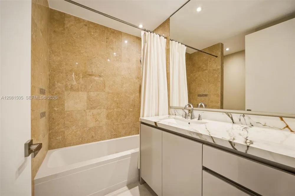 901 Brickell Key Blvd #3708 Miami, FL 33131