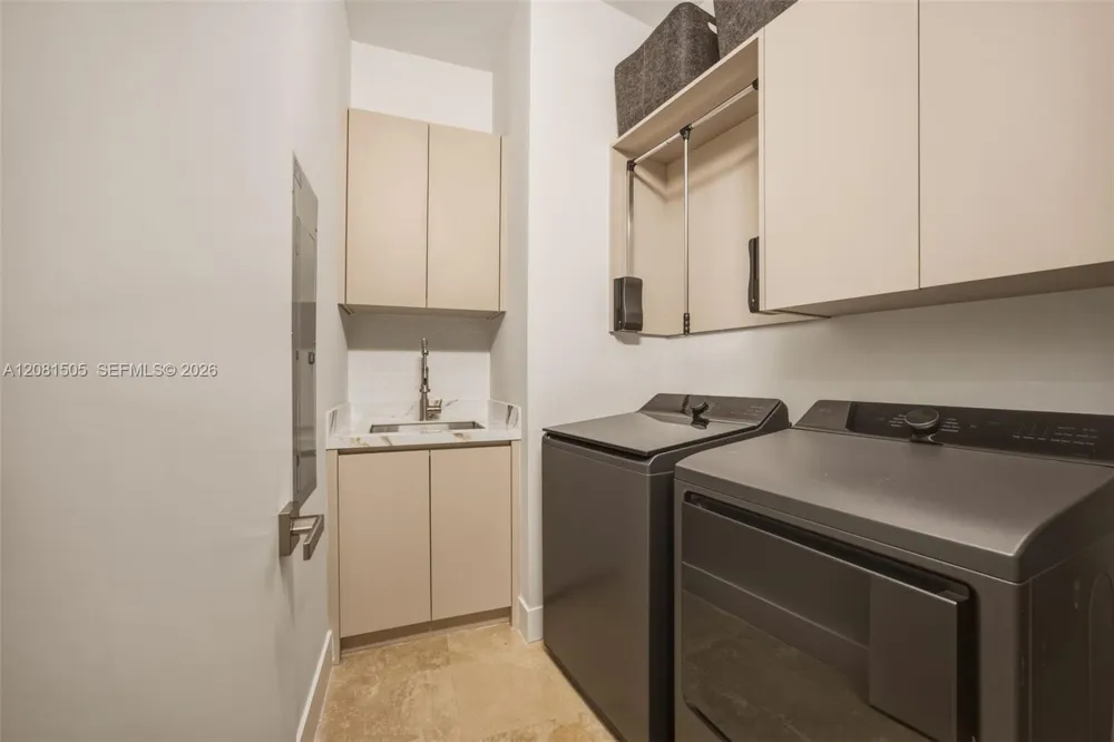 901 Brickell Key Blvd #3708 Miami, FL 33131