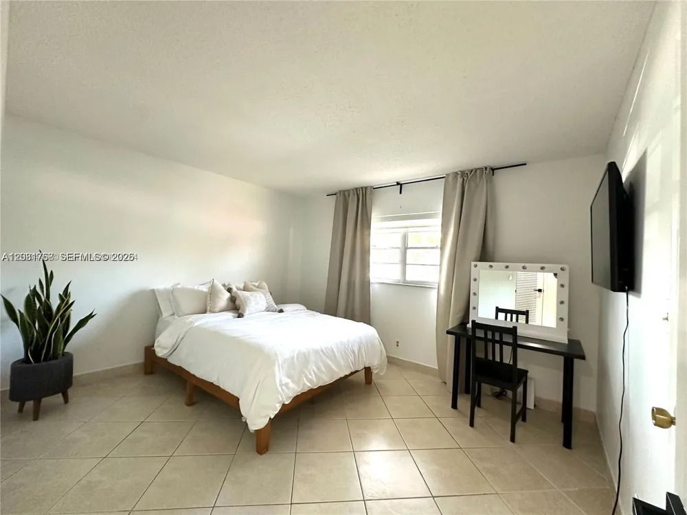 620 NE 12th Ave #102 Hallandale Beach, FL 33009