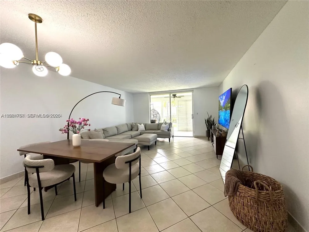 620 NE 12th Ave #102 Hallandale Beach, FL 33009