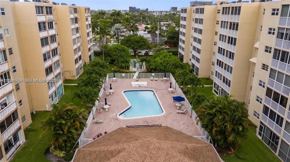 620 NE 12th Ave #102 Hallandale Beach, FL 33009