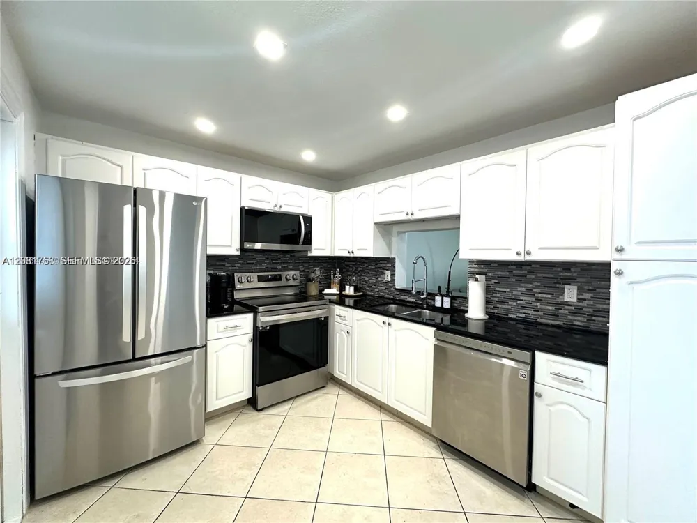 620 NE 12th Ave #102 Hallandale Beach, FL 33009