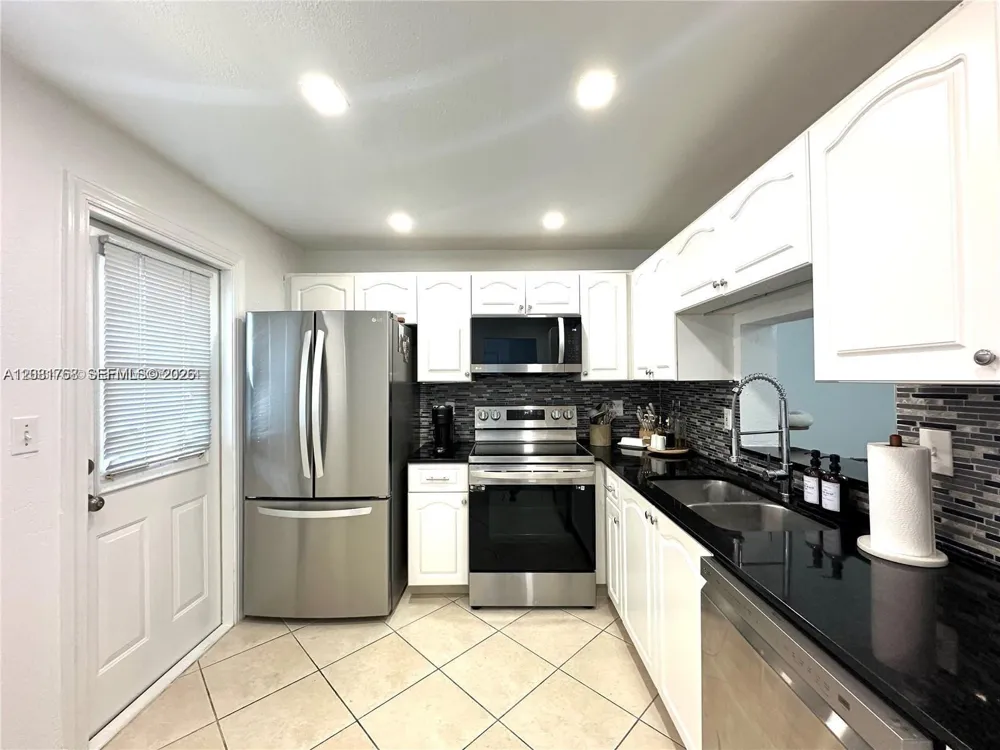 620 NE 12th Ave #102 Hallandale Beach, FL 33009