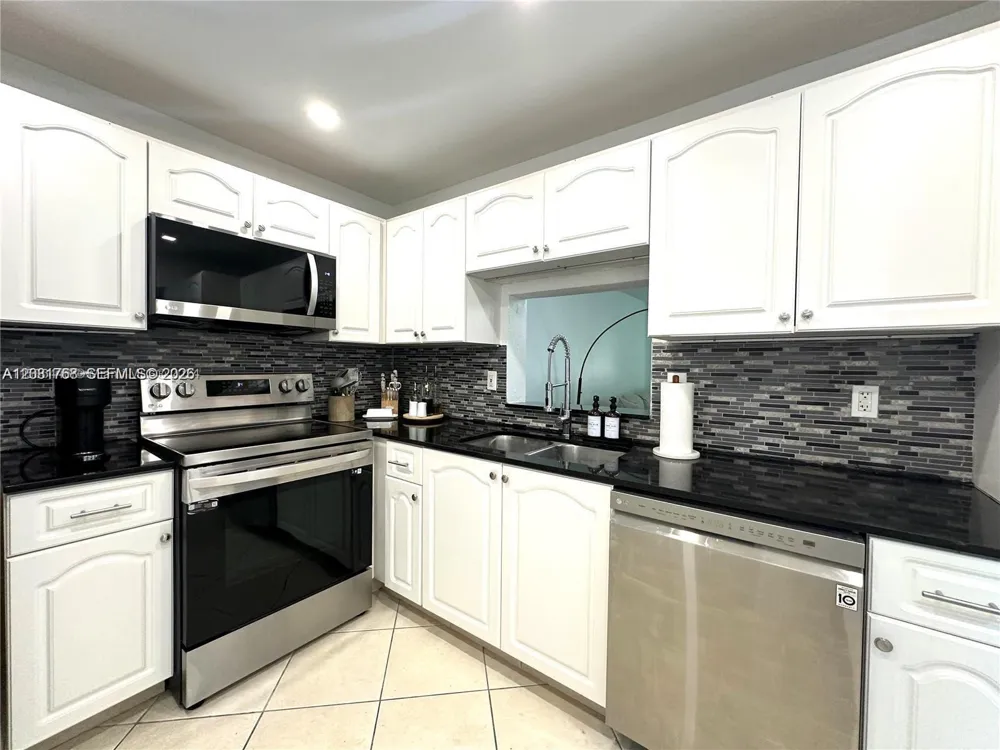620 NE 12th Ave #102 Hallandale Beach, FL 33009