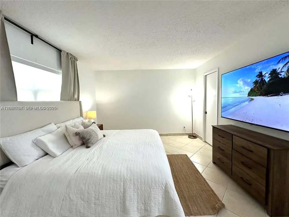 620 NE 12th Ave #102 Hallandale Beach, FL 33009