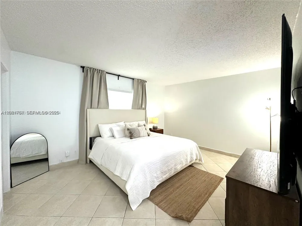 620 NE 12th Ave #102 Hallandale Beach, FL 33009