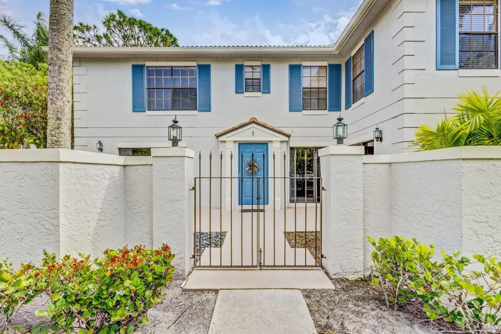 363 Prestwick Circle #1 Palm Beach Gardens, FL 33418