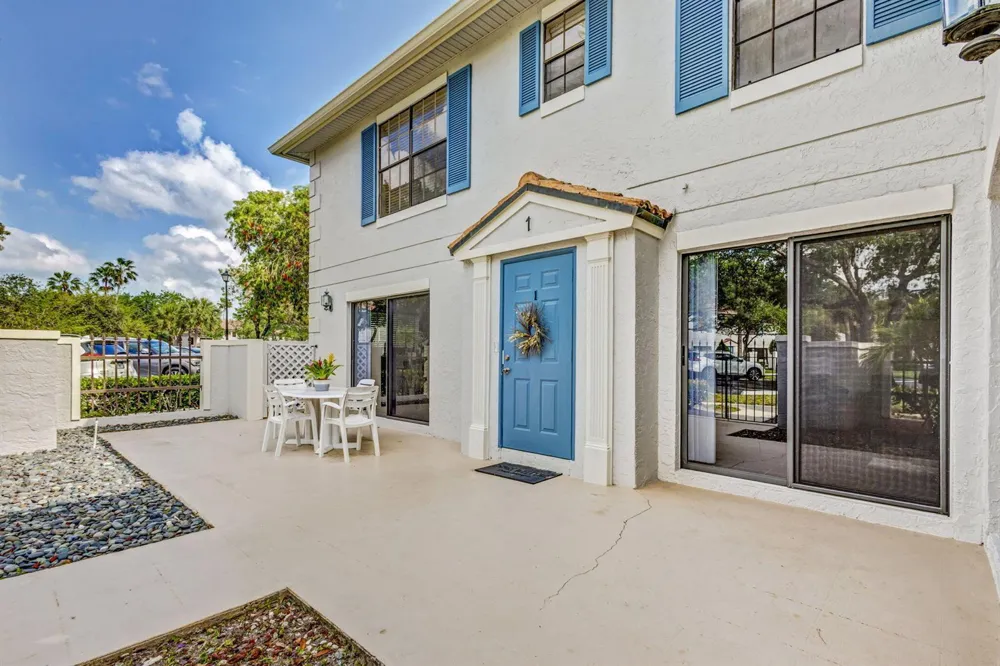 363 Prestwick Circle #1 Palm Beach Gardens, FL 33418