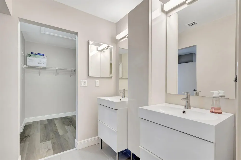 363 Prestwick Circle #1 Palm Beach Gardens, FL 33418