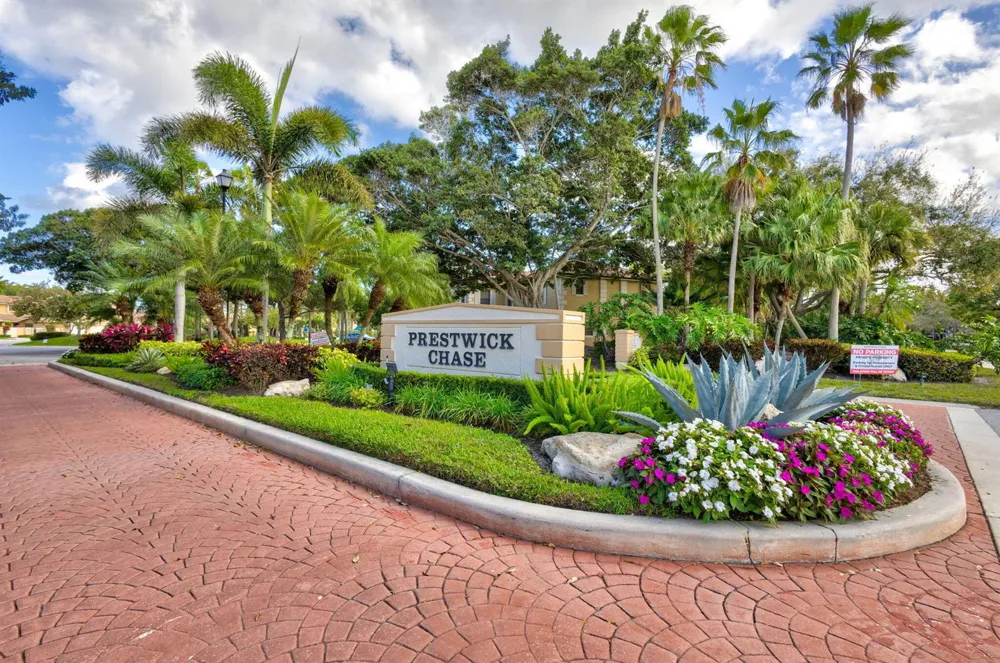 363 Prestwick Circle #1 Palm Beach Gardens, FL 33418