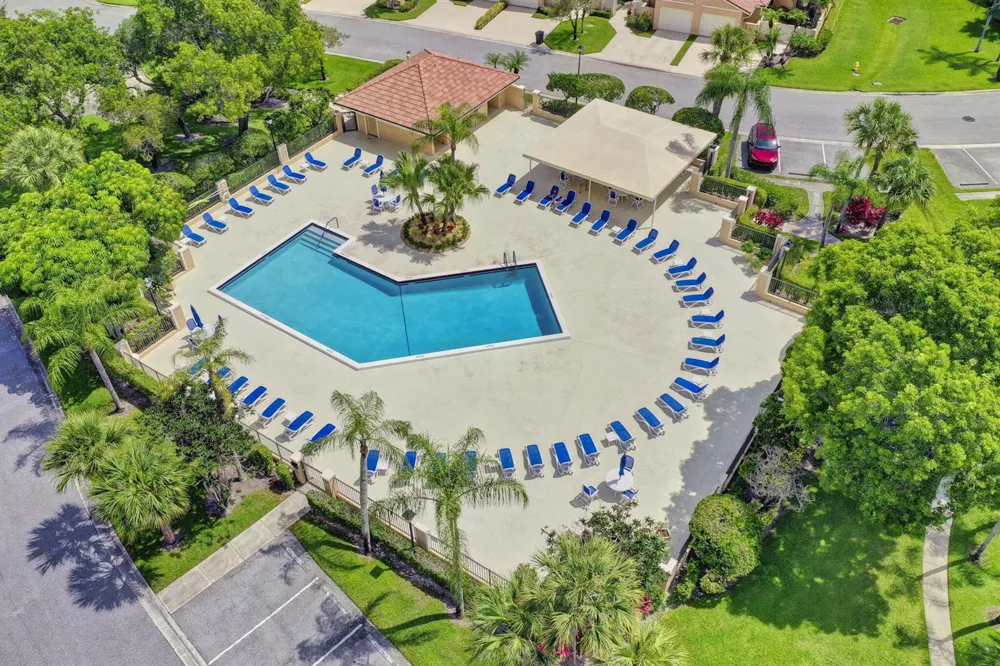 363 Prestwick Circle #1 Palm Beach Gardens, FL 33418