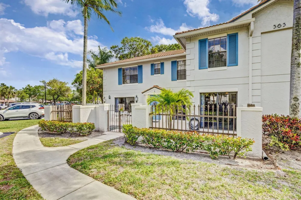 363 Prestwick Circle #1 Palm Beach Gardens, FL 33418