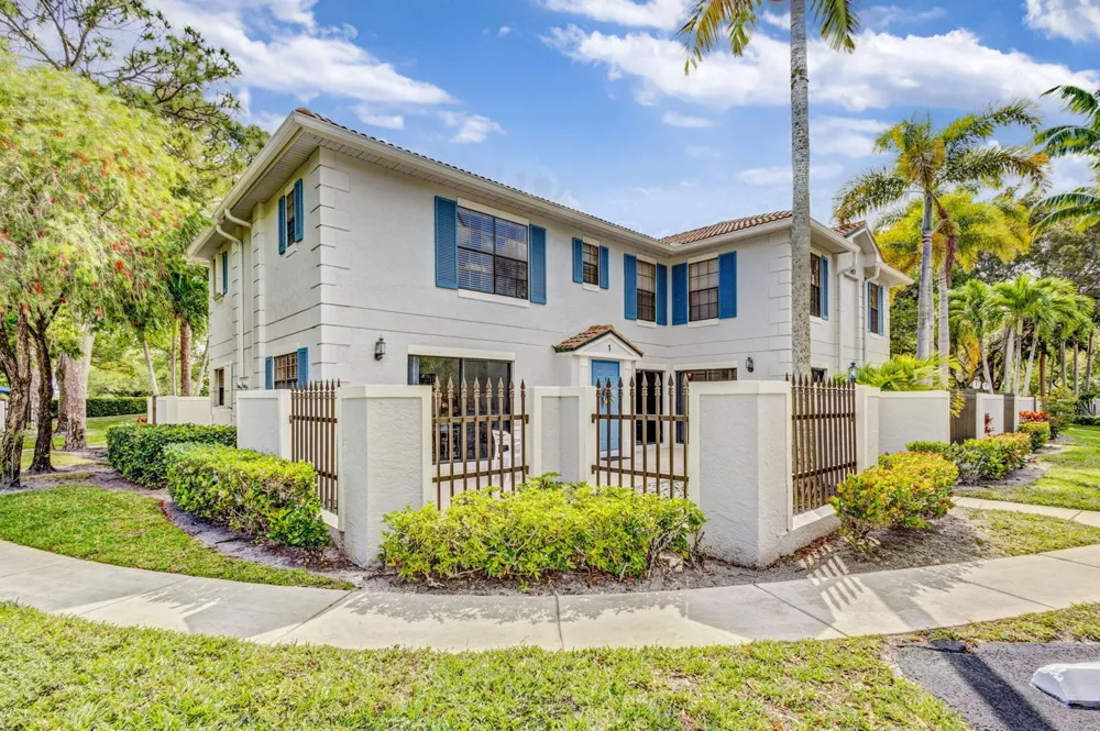 363 Prestwick Circle #1 Palm Beach Gardens, FL 33418