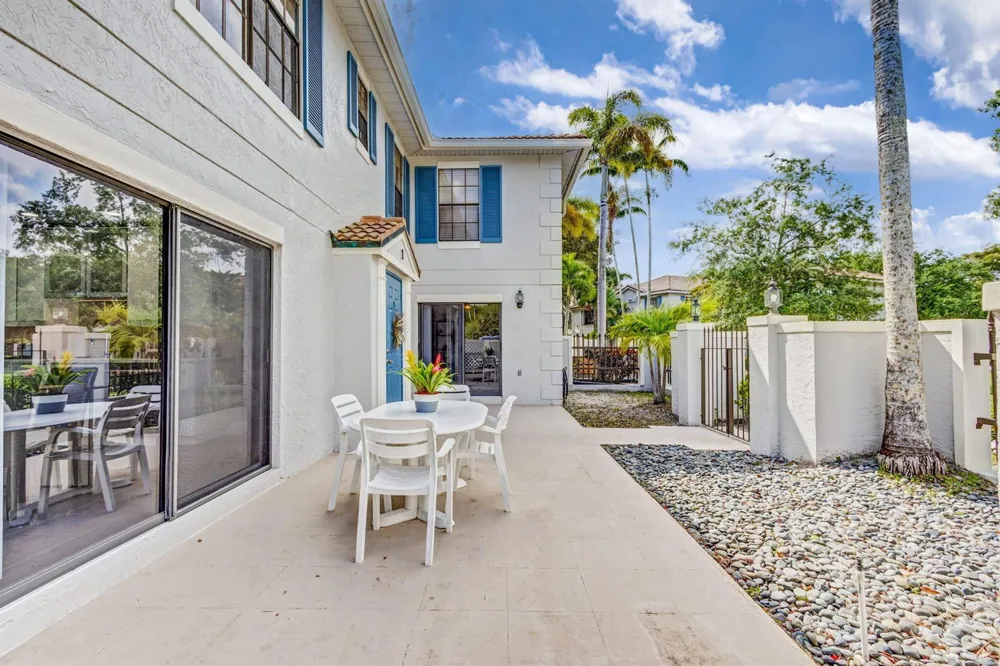 363 Prestwick Circle #1 Palm Beach Gardens, FL 33418