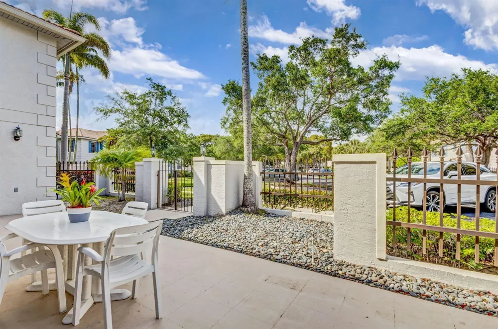 363 Prestwick Circle #1 Palm Beach Gardens, FL 33418