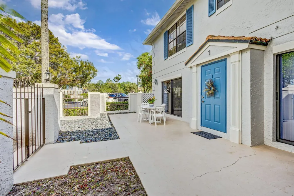 363 Prestwick Circle #1 Palm Beach Gardens, FL 33418