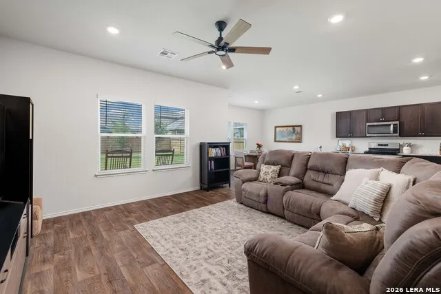 5024 Snap Hook San Antonio, TX 78261