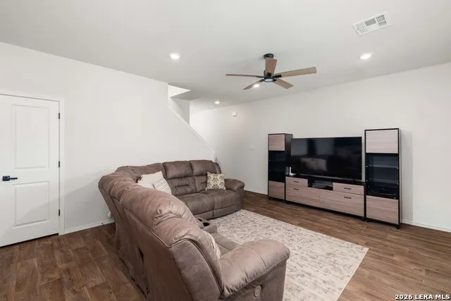 5024 Snap Hook San Antonio, TX 78261