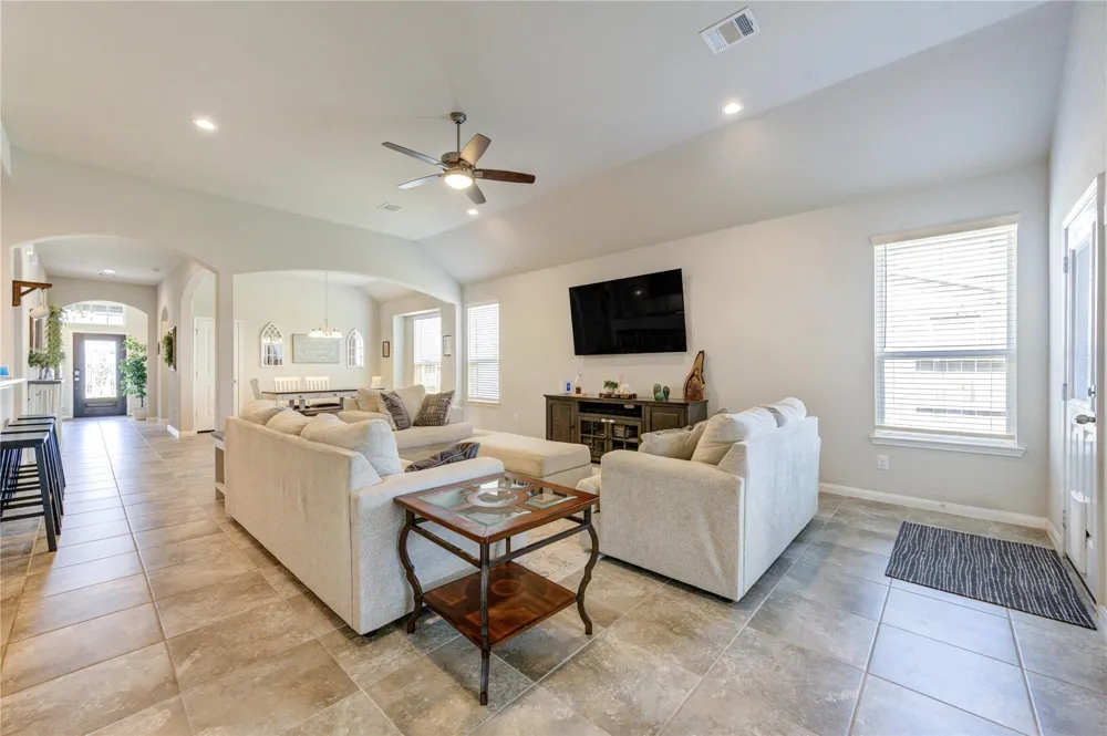 34 Indian Wells Drive Manvel, TX 77578