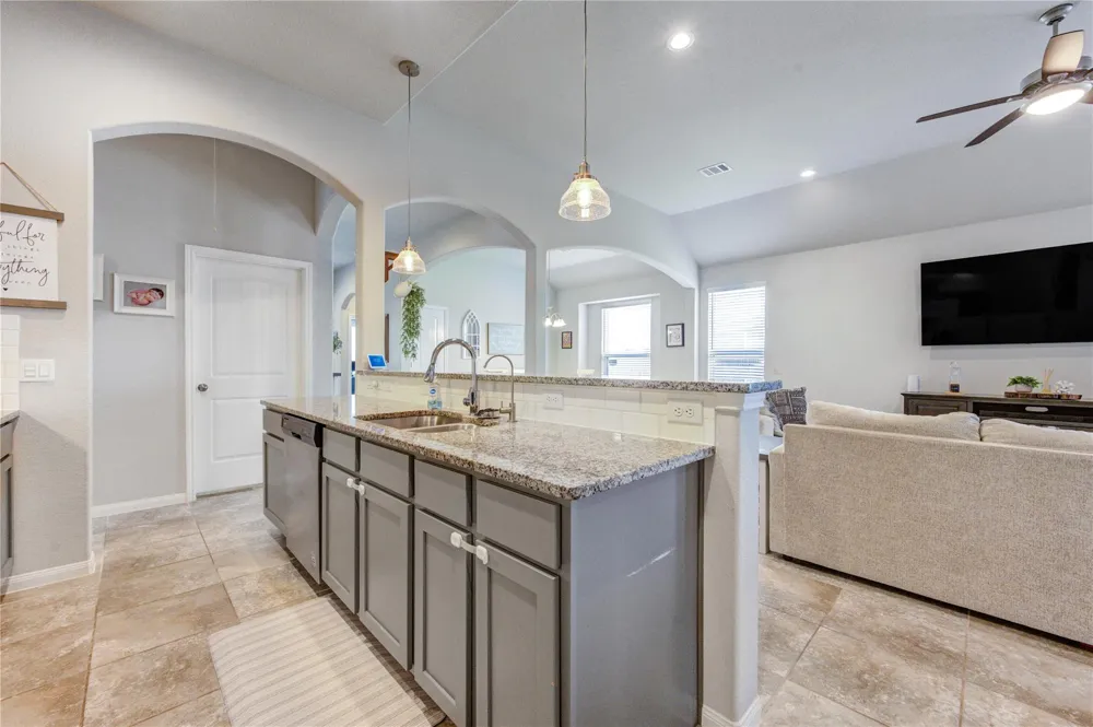 34 Indian Wells Drive Manvel, TX 77578