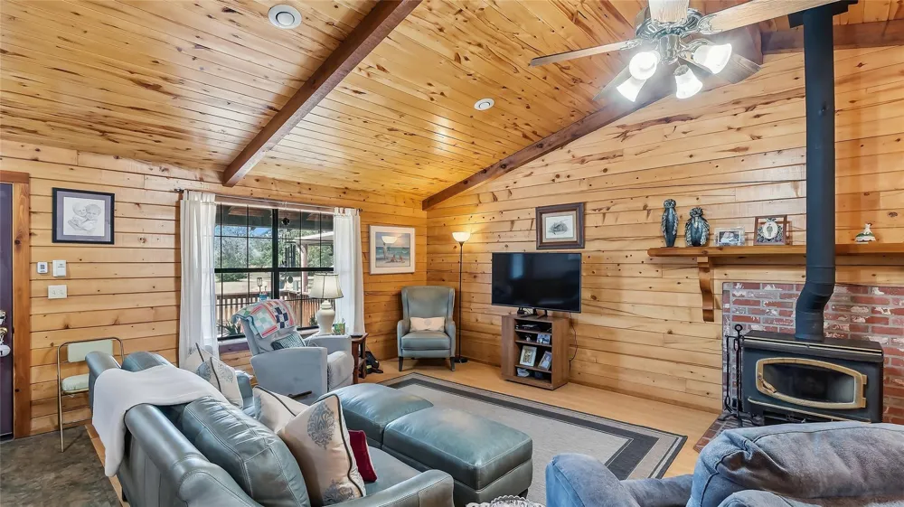 4797 County Road 416 Somerville, TX 77879