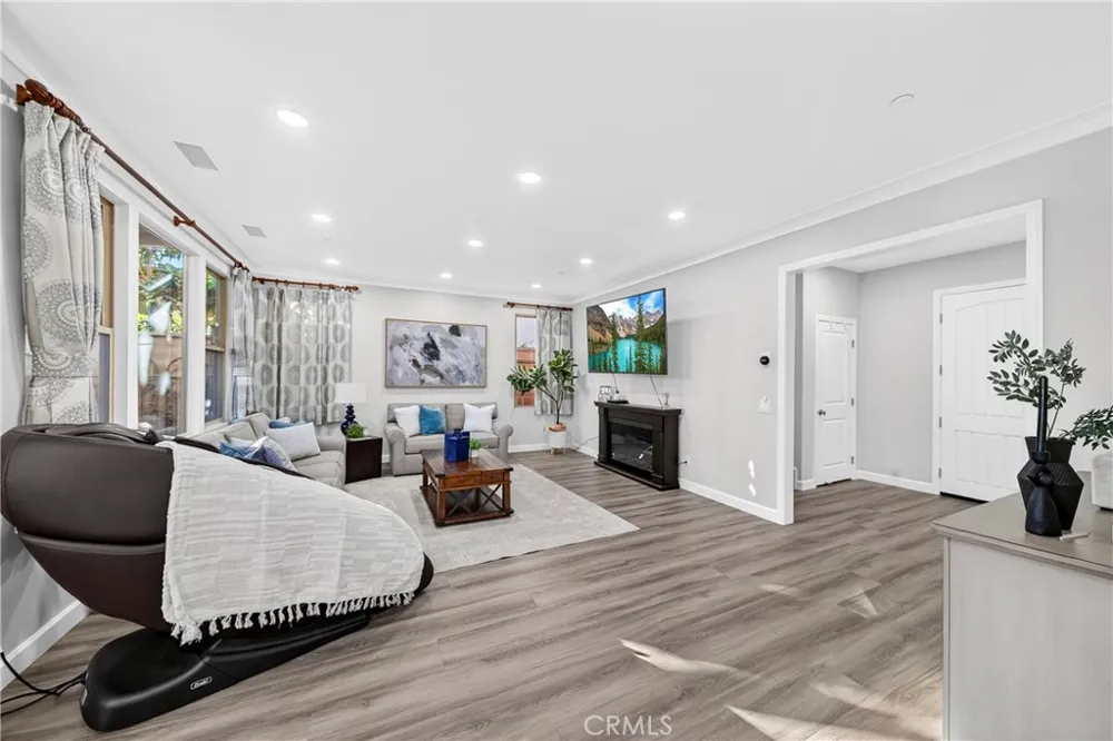 78 Melville Irvine, CA 92620