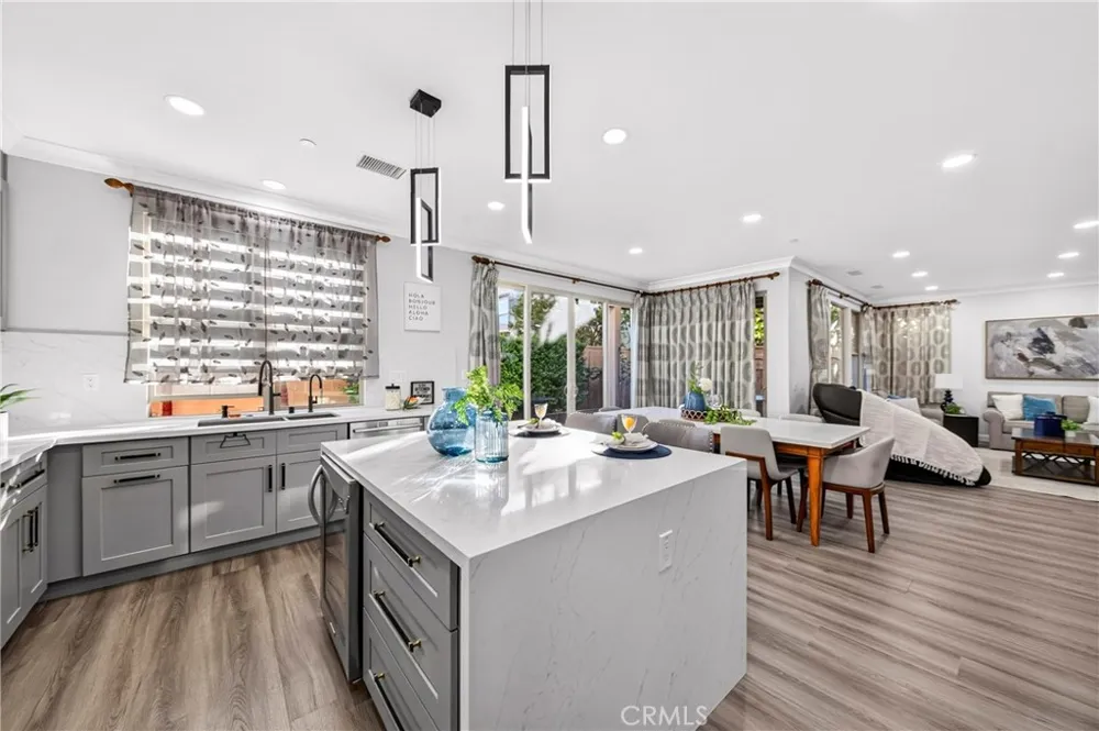 78 Melville Irvine, CA 92620