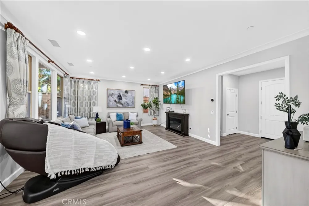 78 Melville Irvine, CA 92620