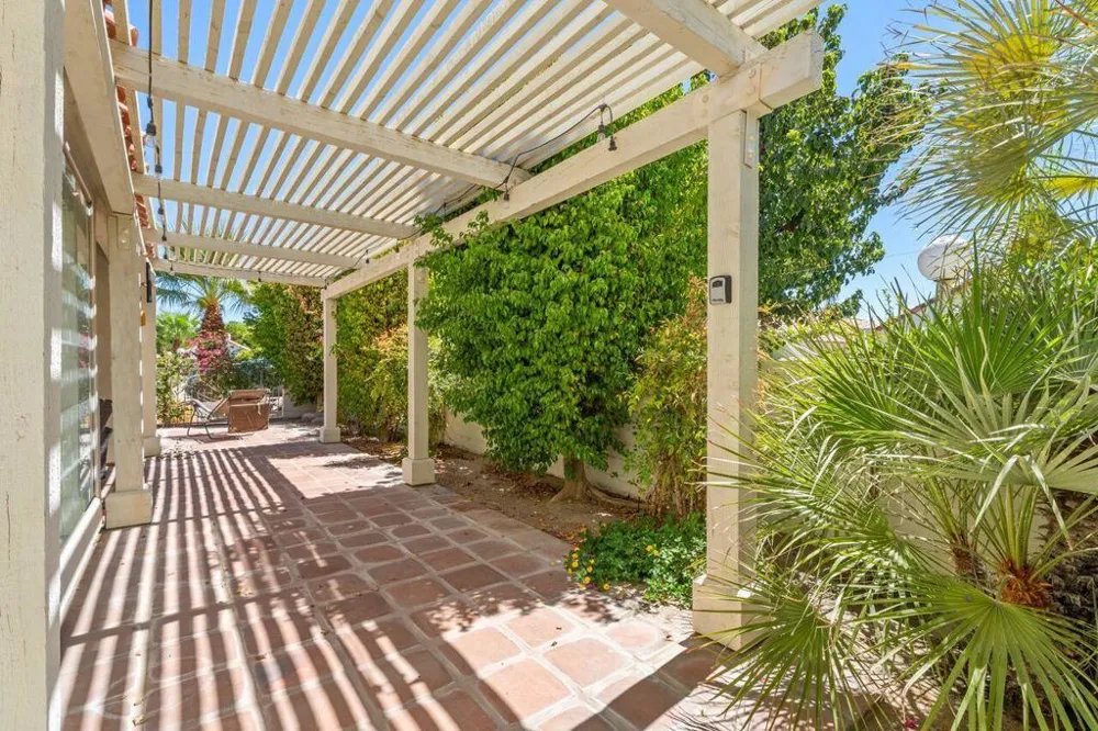 43954 ViA Granada Palm Desert, CA 92211