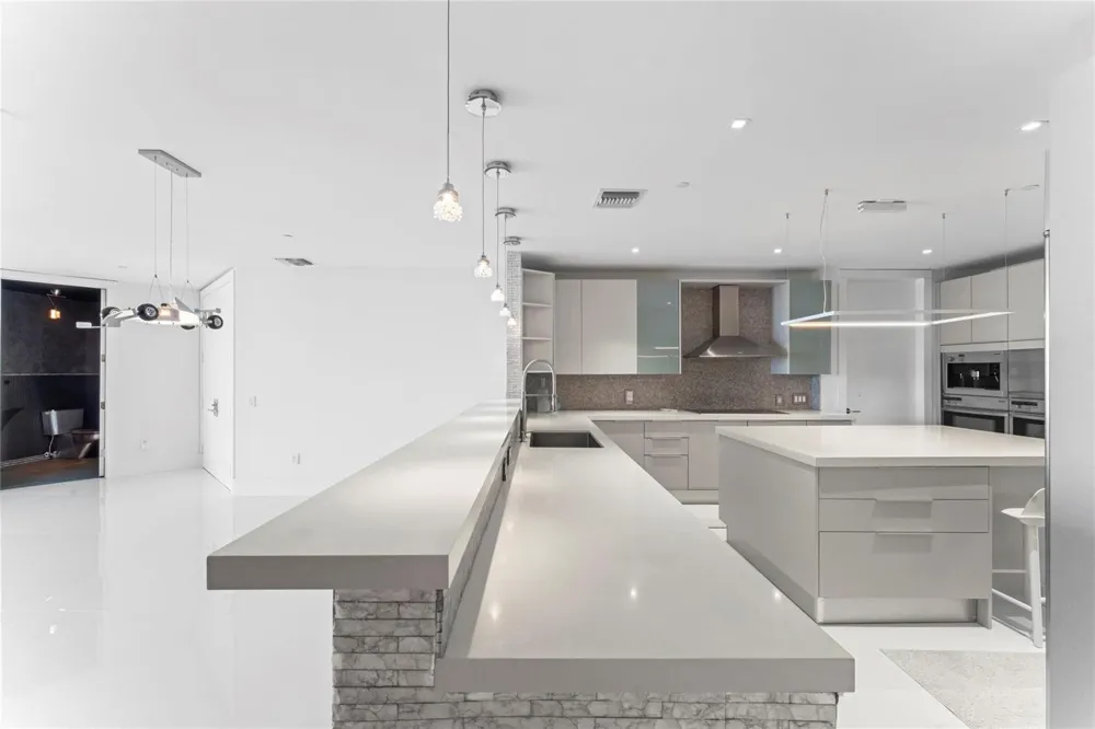 5959 COLLINS AVENUE #1203 Miami Beach, FL 33140