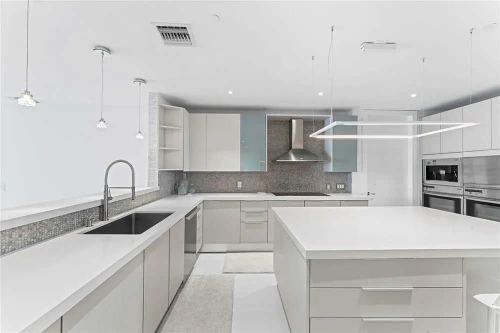 5959 COLLINS AVENUE #1203 Miami Beach, FL 33140