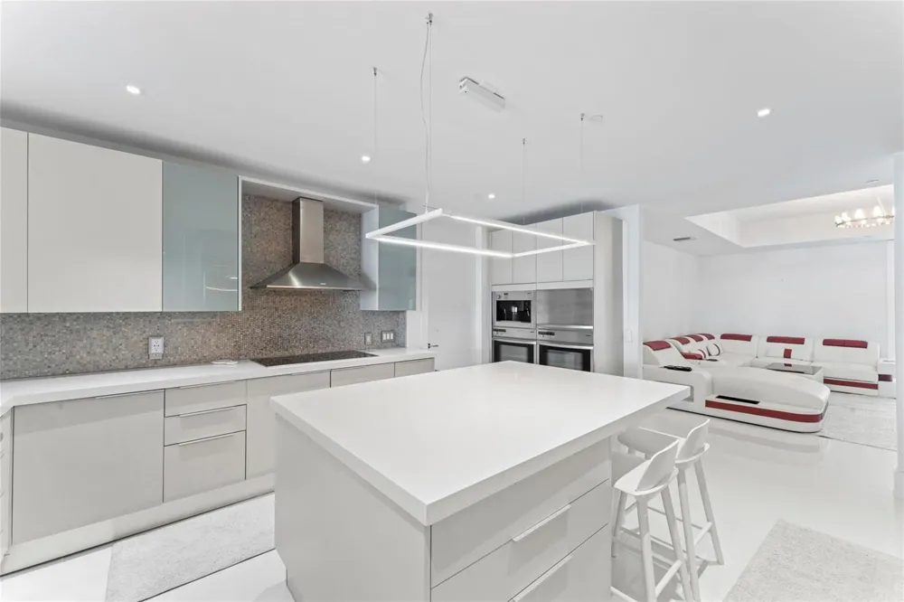 5959 COLLINS AVENUE #1203 Miami Beach, FL 33140