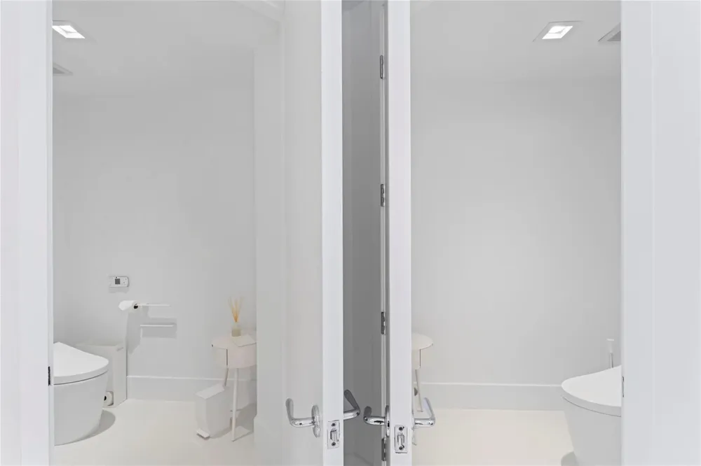 5959 COLLINS AVENUE #1203 Miami Beach, FL 33140