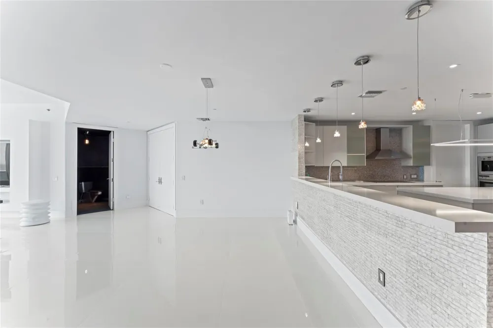 5959 COLLINS AVENUE #1203 Miami Beach, FL 33140