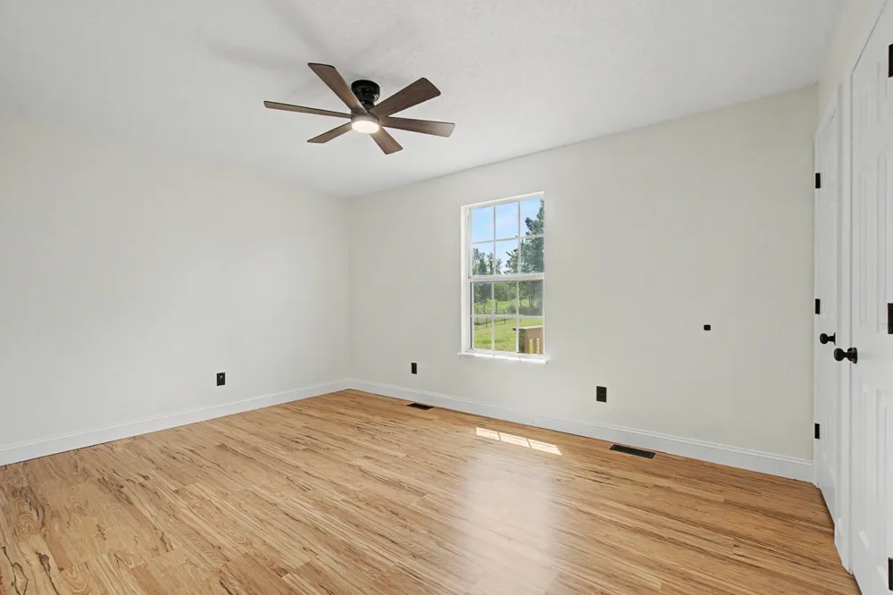 5323 Roaring Springs Rd Cadiz, KY 42211