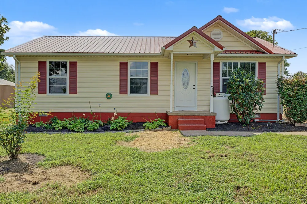 5323 Roaring Springs Rd Cadiz, KY 42211