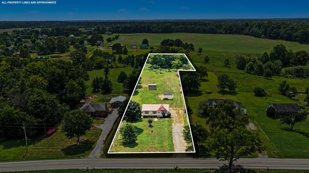 5323 Roaring Springs Rd Cadiz, KY 42211