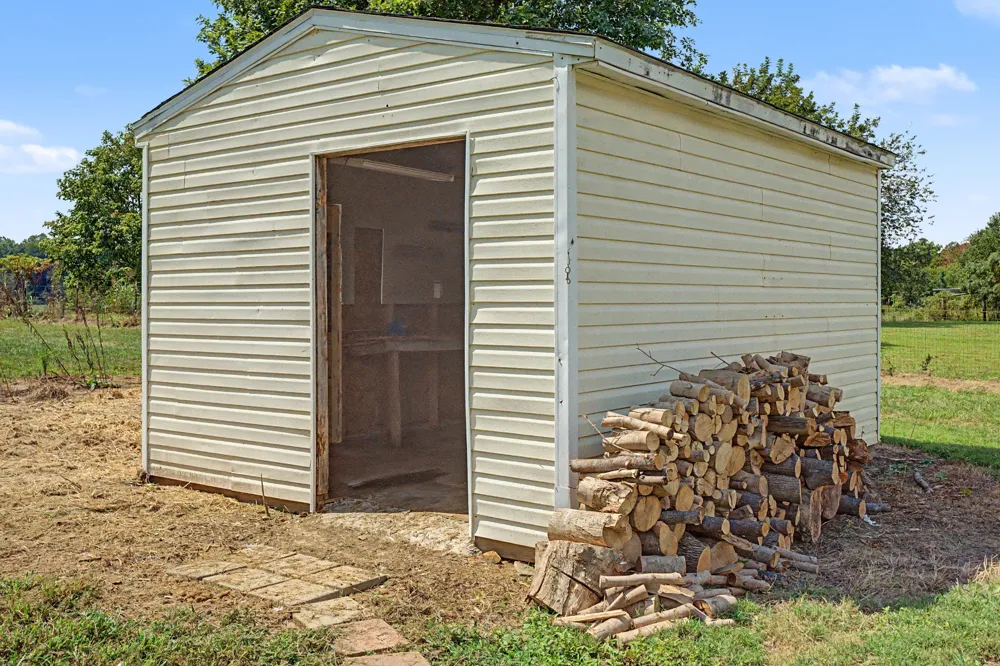 5323 Roaring Springs Rd Cadiz, KY 42211