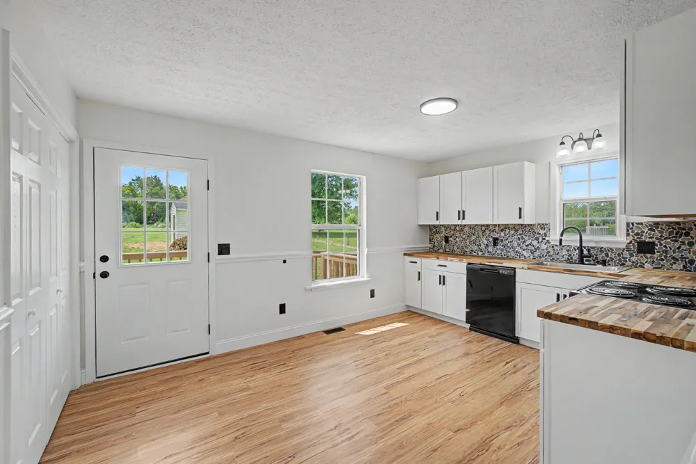 5323 Roaring Springs Rd Cadiz, KY 42211