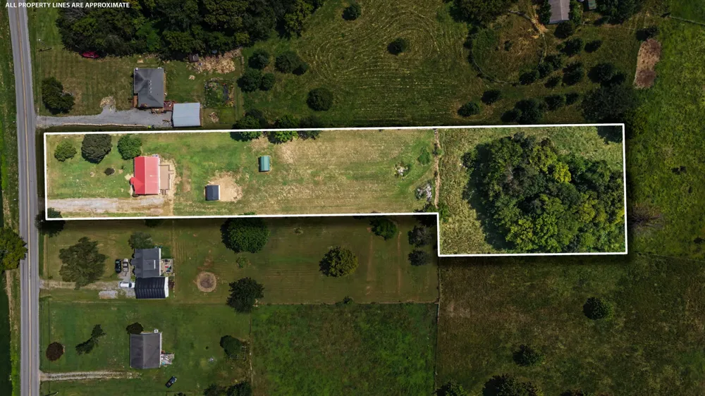5323 Roaring Springs Rd Cadiz, KY 42211
