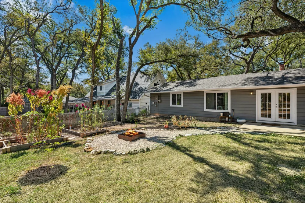 1904 Parkside Lane Austin, TX 78745