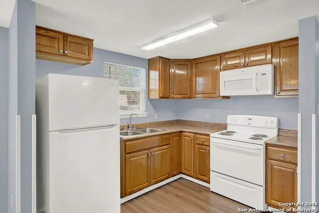 1205 Plum Floresville, TX 78114