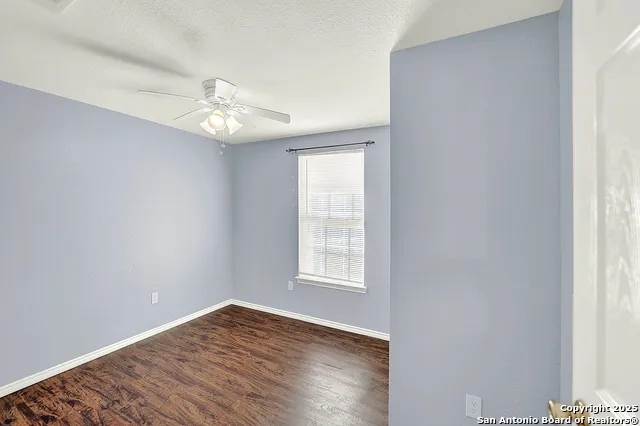 1205 Plum Floresville, TX 78114
