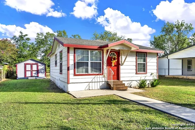 1205 Plum Floresville, TX 78114