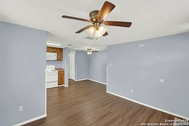1205 Plum Floresville, TX 78114