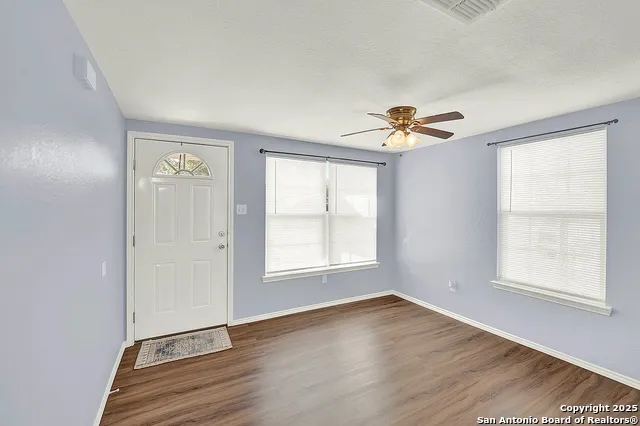 1205 Plum Floresville, TX 78114