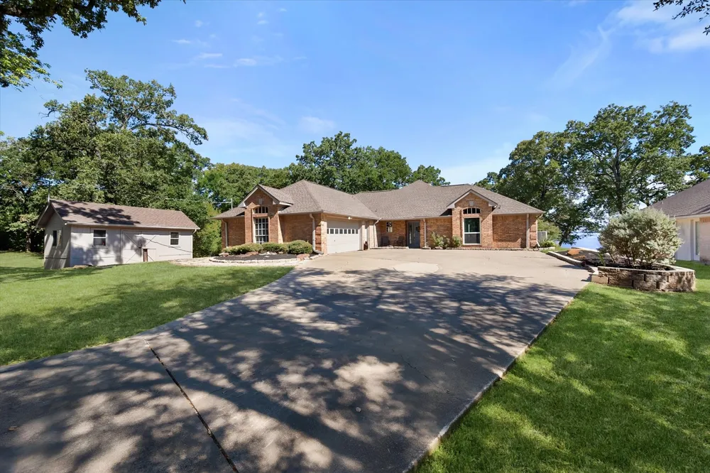 215 Pelican Point Streetman, TX 75859