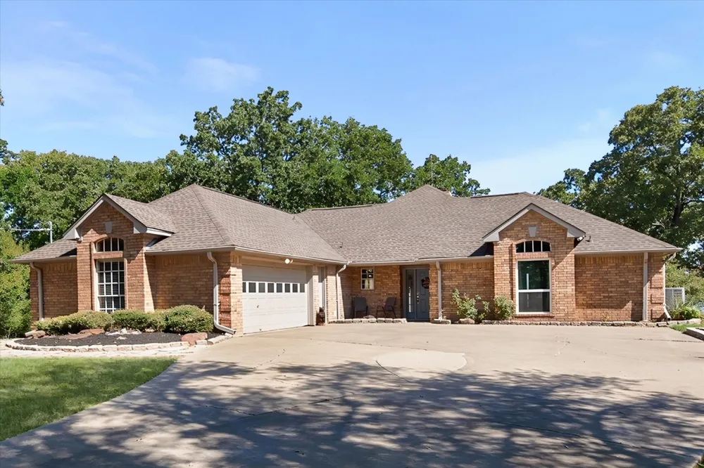 215 Pelican Point Streetman, TX 75859