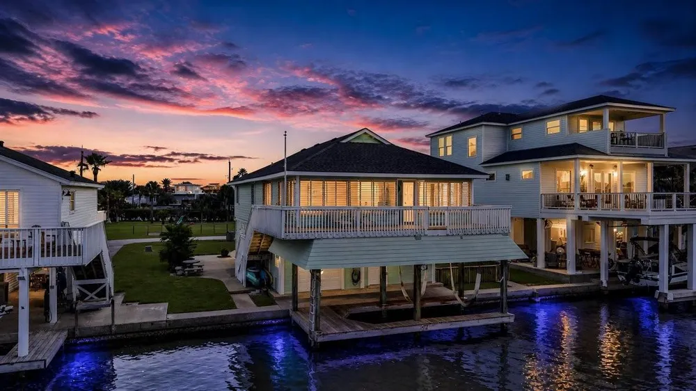 16610 Tern Road Jamaica Beach, TX 77554
