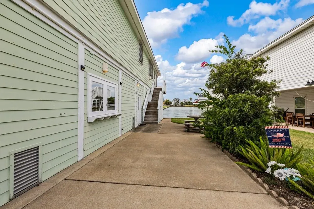16610 Tern Road Jamaica Beach, TX 77554